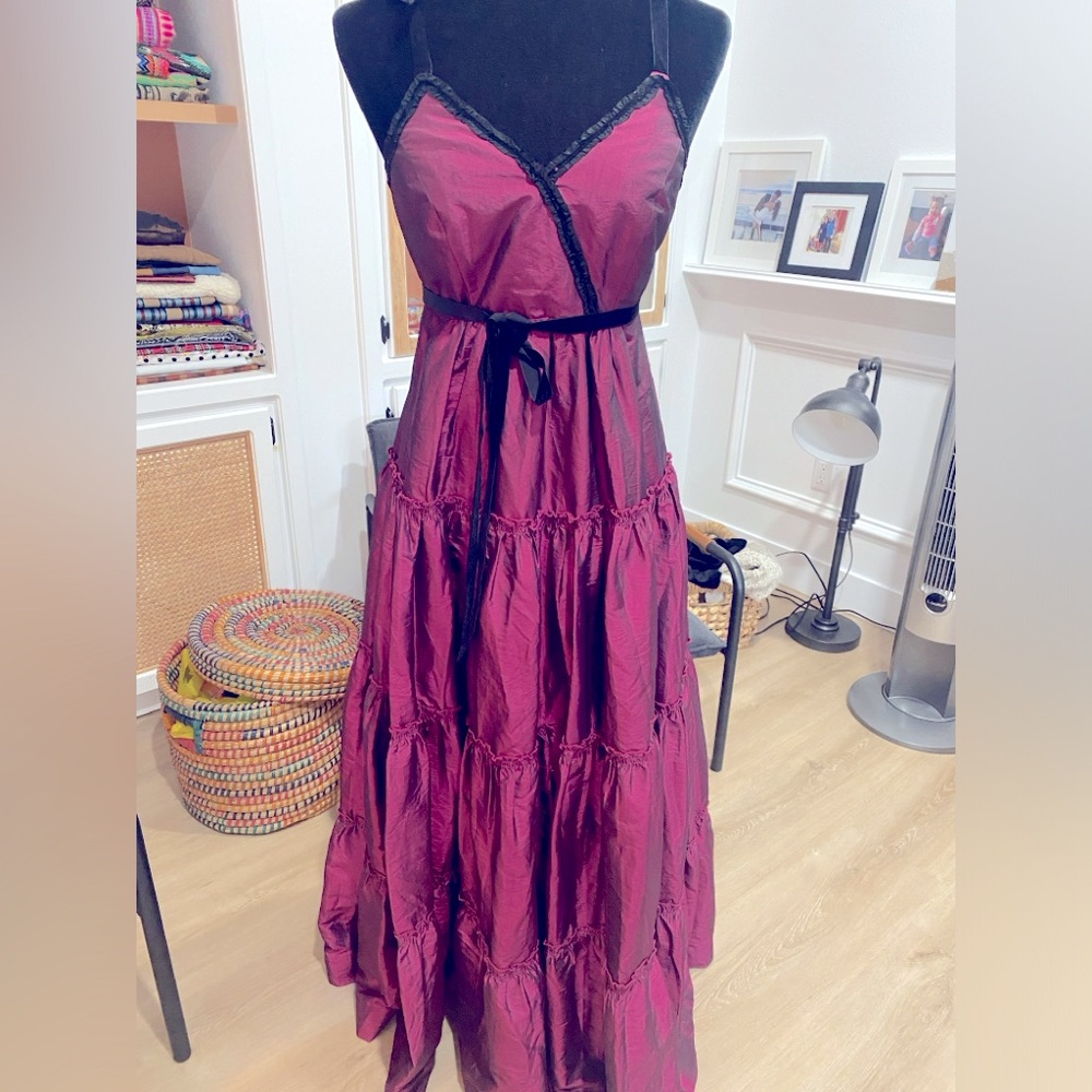 Amazing Women’s Maxi dress in a great quality Taffeta magenta fabric, sz small